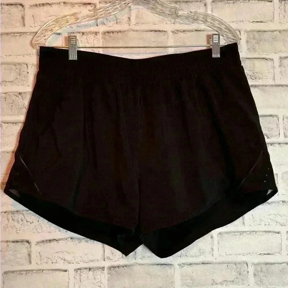 all in motion Pants - All in motion black athletic shorts size large zipper pocket and vented details